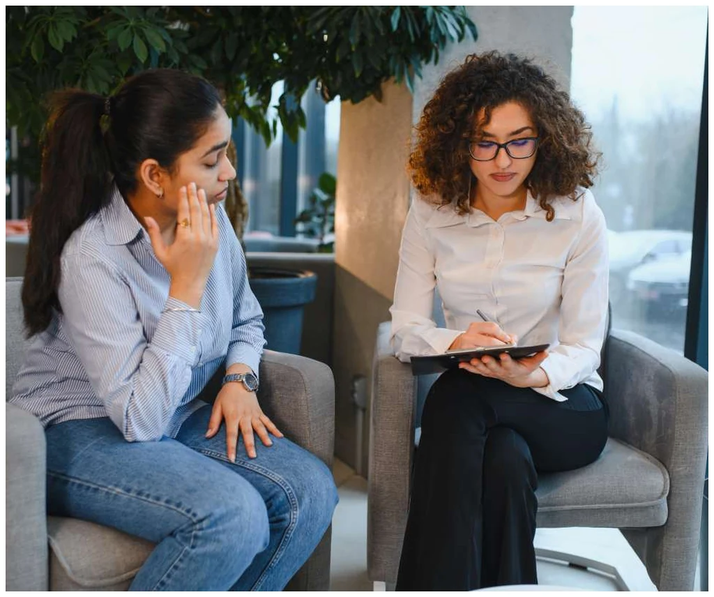 Manager conducting a 1:1 performance review check-in with an employee