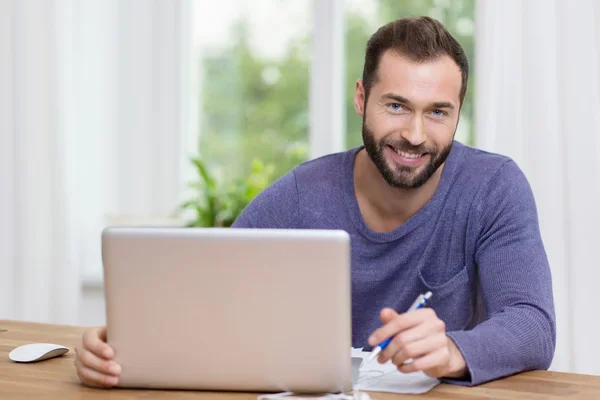 Free vs paid scheduling tools: which is right for your team?
